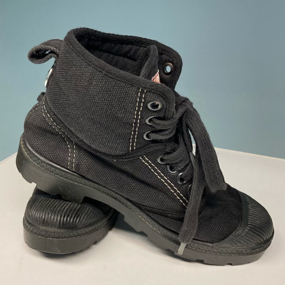DIESEL Sz 38 Vintage Combat Canvass Top and Rubber Sole Lace Up Booties